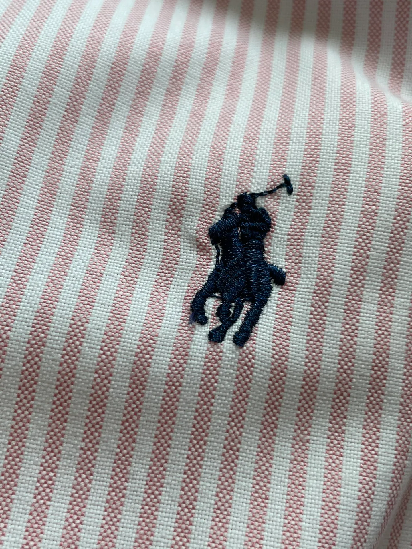 P220 🌸🌸🌸 POLO Ralph Lauren [High Quality] Classic shirt! The classic casual shirt made of pure cotton Oxford cloth has a unique design. It has a simple, clean and classic silhouette design. It is a versatile style that can be switched at will. The fabric feels soft and delicate, highly breathable, and is close to the skin and comfortable to wear. It can be worn alone as an inner layer. Its versatile performance is beyond your imagination! The upper body of the ready-to-wear is simple and classic yet elegant! Size:M-XXL